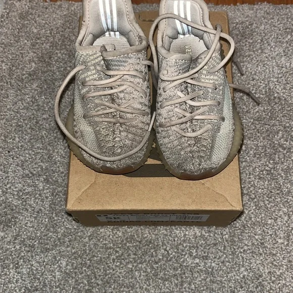 Toddler unisex Yeezy Boost 350, Citrin originals, size 5k - Picture 3 of 4